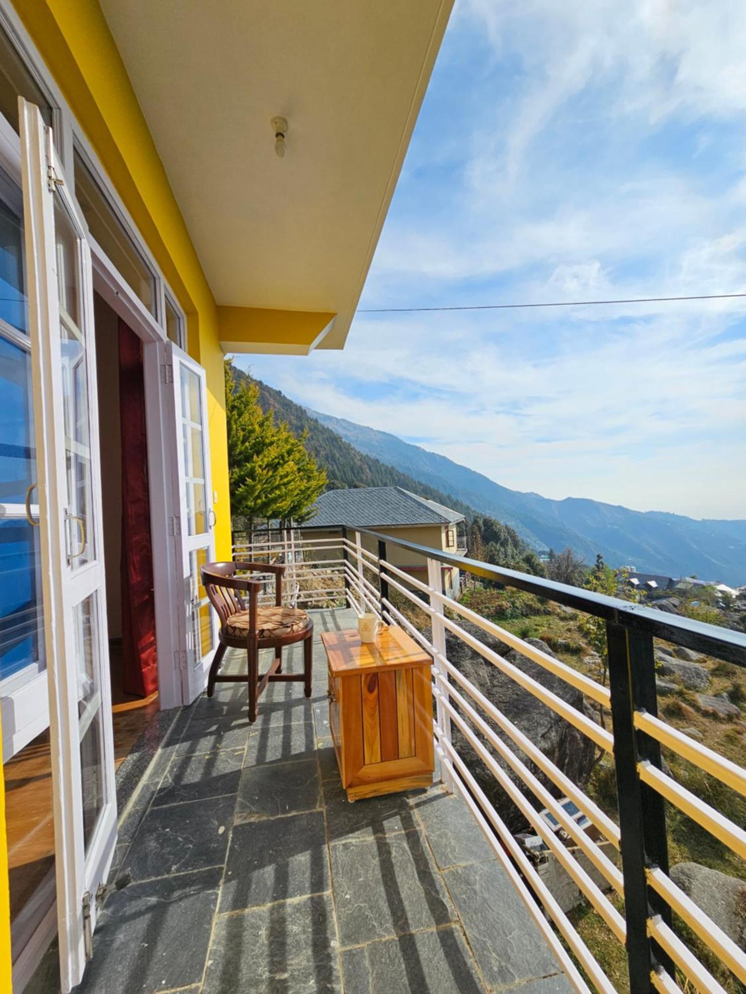 Young Monk Hostel & Cafe Dharamkot McLeod Ganj Exterior foto